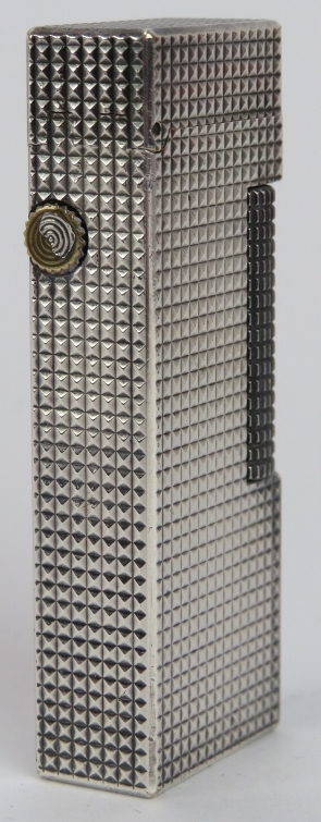 A vintage Dunhill silver plated lighter. US Patent: RE24163. 6.4 cm height. Condition report: Some - Image 2 of 4