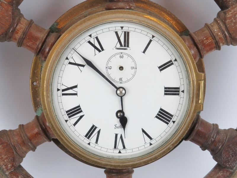 Maritime: A Sestrel bulkhead clock set within an oak and brass six spoke ship’s wheel, 20th century. - Image 2 of 3