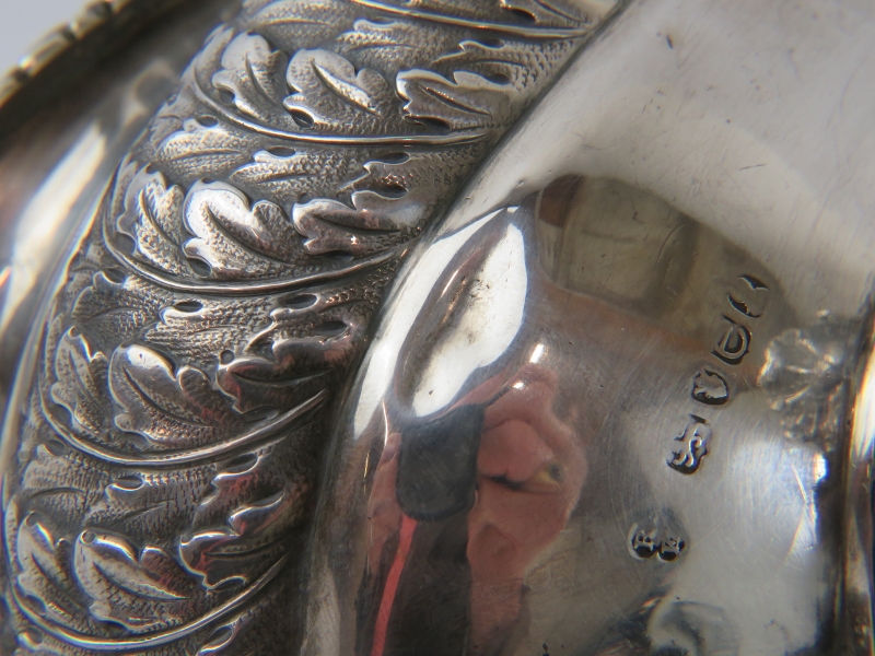 A late George III ornate silver teapot with acanthus and scallop decoration standing on a four - Image 5 of 5