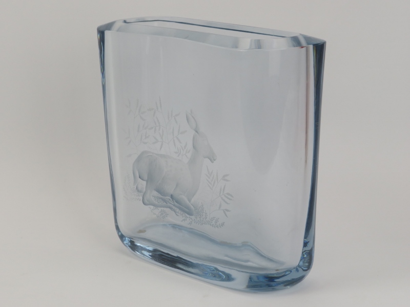 A Strombergshyttan Swedish ice coloured crystal glass vase engraved with a recumbent deer, 20th - Image 2 of 6