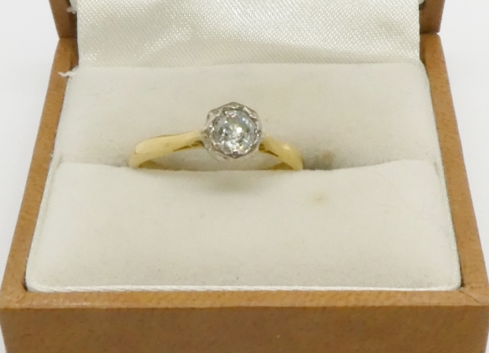 An old mine cut diamond single stone ring, illusion set in 18ct white and yellow gold, hallmarked - Image 4 of 5