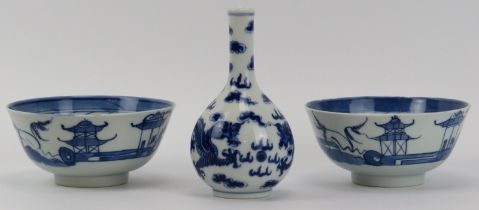 A Chinese blue and white porcelain vase and two bowls, 19th century. (3 items) Vase: 13.3 cm height.