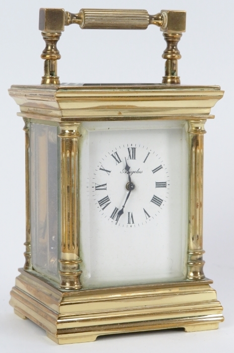 A French Angelus eleven jewels brass carriage clock. Key included. 9 cm height. Condition report: