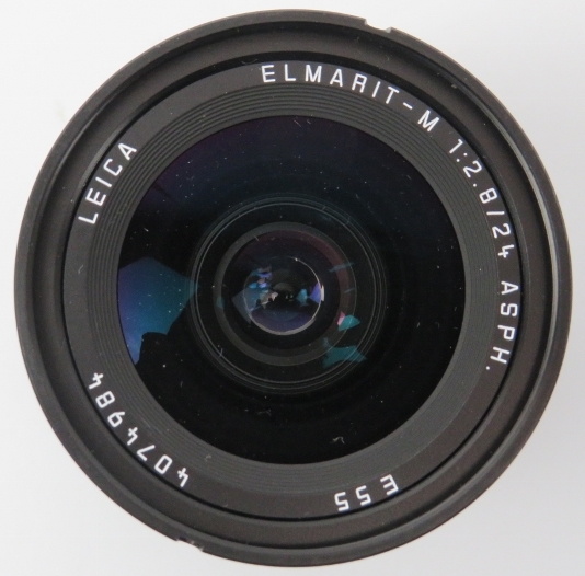 A Leica Elmarit-M 1:2,8 / 24mm ASPH E55 black camera lens. With lens hood (12592) for M 24mm f/2.8 + - Image 3 of 4