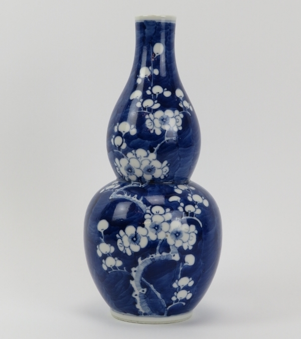A Chinese blue and white porcelain double gourd vase, 19th century. With blossoming prunus