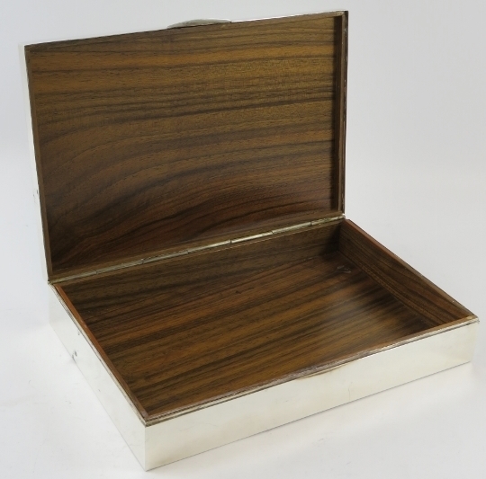 A silver cigar box with gold coloured mount and hardwood lining. Marked .925 to base. 22cm x 15cm. - Image 3 of 4