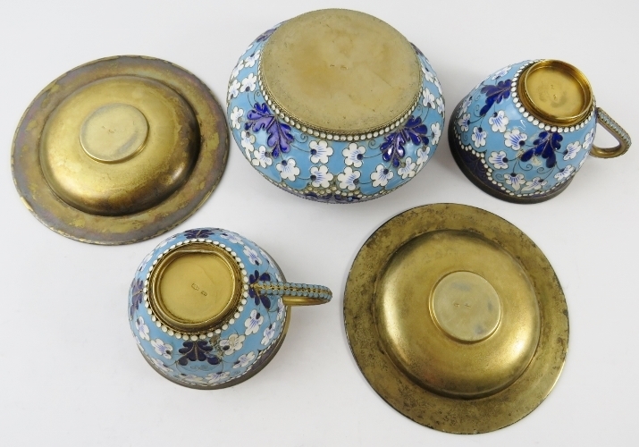 Two Russian silver gilt and enamel cups and saucers and a matching sugar basket. Each with enamelled - Image 3 of 5