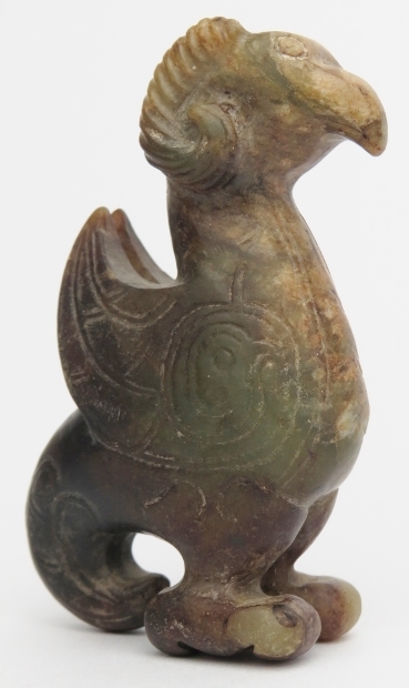 A Chinese archaistic jade carving of a zoomorphic creature. Formed as a bird with rams horns, - Image 2 of 5