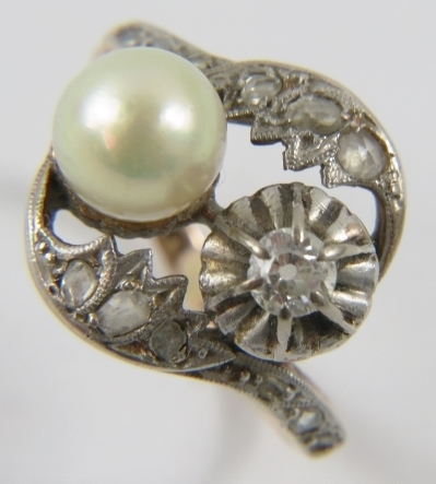 A diamond and Mallorcan pearl toi et moi dress ring, set with a pearl and old cut diamond - Image 2 of 3