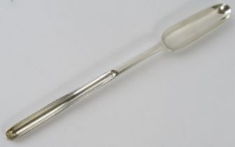 George III silver marrow scoop with engraved griffin crest. Hallmarks rubbed. Length 20.5cm, gross