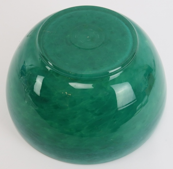 A Scottish Monart mottled green glass bowl, mid 20th century. 22 cm diameter. Condition report: Good - Image 2 of 3