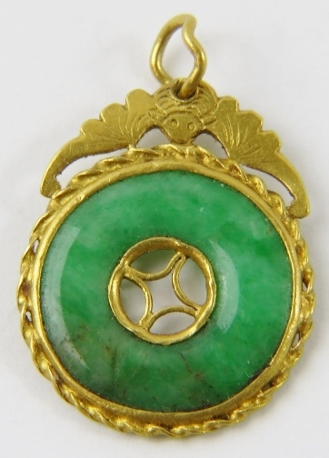 A Decorative Oriental yellow high carat metal jadeite Pi-style pendant, 32mm, Gross total weight