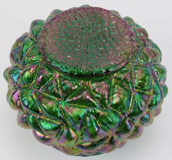 A Bohemian iridescent green glass vase by Kralik, early 20th century. 13.8 cm height. Condition - Image 2 of 2