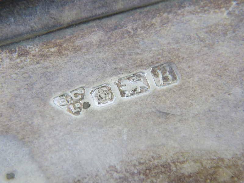 A heavy square form silver salver standing on four feet. Hallmarked for Sheffield 1976, maker Gibson - Image 4 of 4