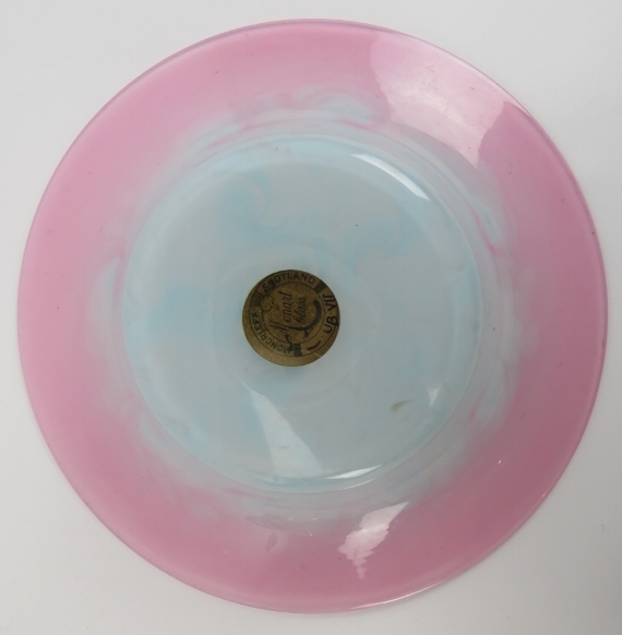 A Scottish Monart pink and blue glass bowl, early/mid 20th century. Label applied beneath. 21.5 cm - Image 3 of 3