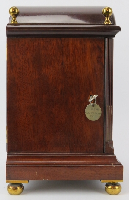 An Edwardian double fusee mahogany bracket clock by Goldsmiths & Silversmiths of London. Door key, - Bild 3 aus 8