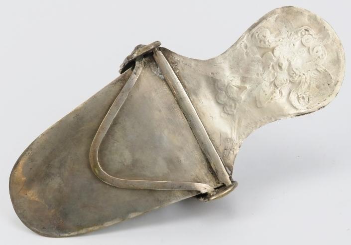 A Peruvian embossed plated brass ladies stirrup, 18th/19th century. Of slipper form, decorated - Image 5 of 5