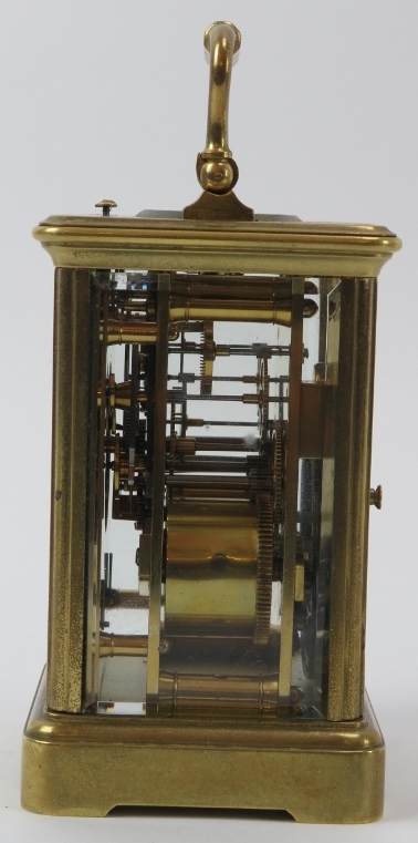 An English brass repeater carriage clock, 20th century. Box and key included. 13.8 cm height. - Image 2 of 6