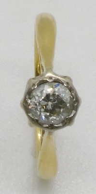 An old mine cut diamond single stone ring, illusion set in 18ct white and yellow gold, hallmarked - Image 2 of 5