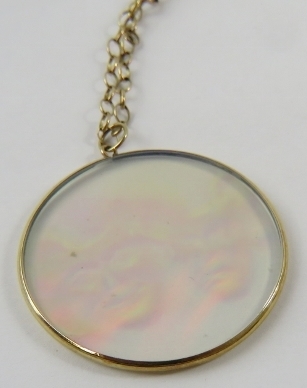 A 9ct yellow gold trace link chain with a novelty pendant inset a hologram depicting the Greek - Image 2 of 3