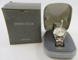 Seiko, A gent’s Seiko Kinetic wristwatch, stainless steel round case with silver dial, baton markers