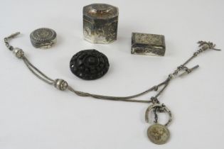 A mixed lot including a Dutch silver peppermint box, 2 white metal pill boxes, an unmarked albertina