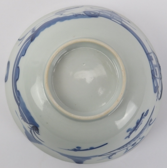 A Chinese blue and white porcelain vase and two bowls, 19th century. (3 items) Vase: 13.3 cm height. - Image 6 of 8