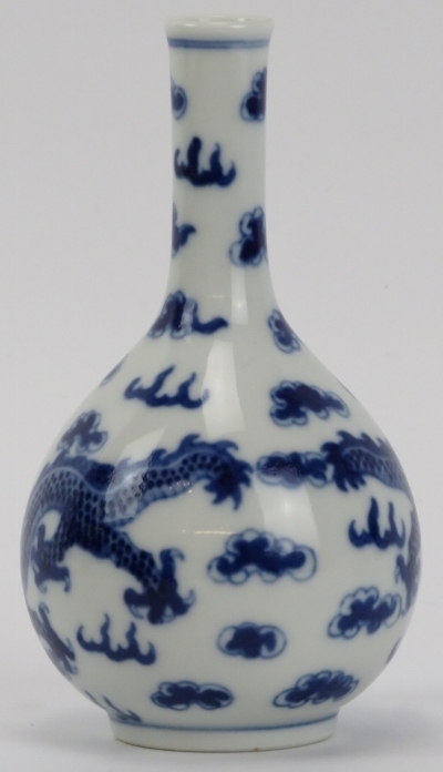 A Chinese blue and white porcelain vase and two bowls, 19th century. (3 items) Vase: 13.3 cm height. - Image 3 of 8