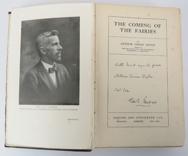A signed Arthur Conan Doyle novel entitled ‘The Coming of the Fairies’. Inscribed ‘With kind regards - Image 5 of 6