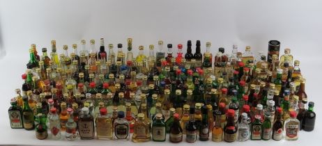 A large collection of miniature spirits and liqueurs. (Quantity). Condition report: Mostly in good