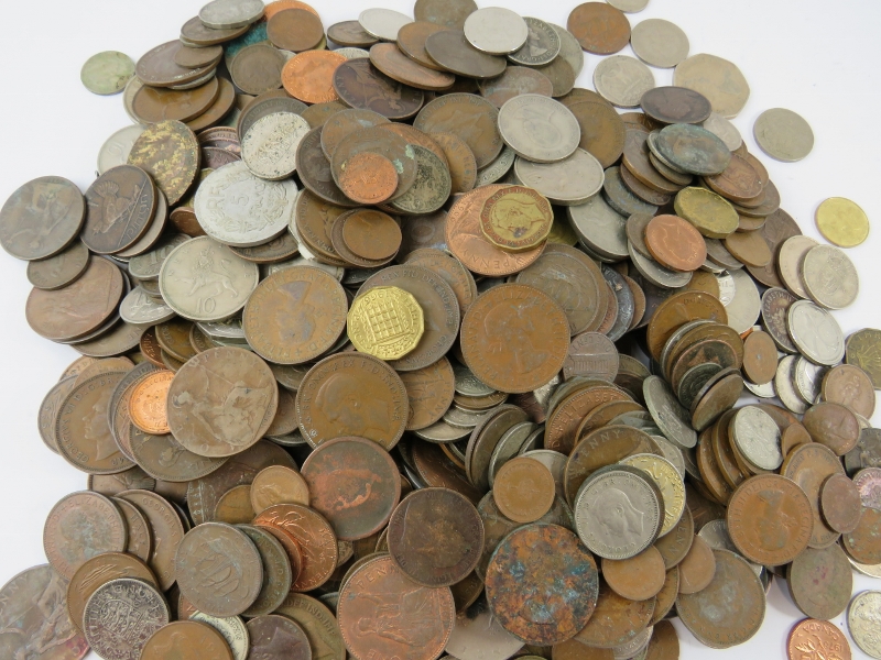 A collection of 19th and 20th century British, European and world coins including some silver (135 - Image 3 of 3
