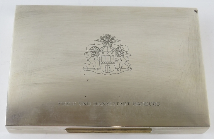 A German silver cigarette box bearing the coat of arms of Hamburg and having an internal - Image 2 of 4