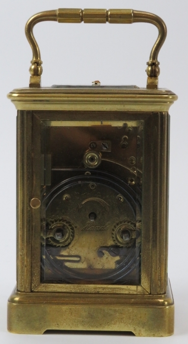 An English brass repeater carriage clock, 20th century. Box and key included. 13.8 cm height. - Image 3 of 6