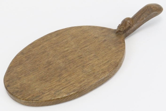 A Robert ‘Mouseman’ Thompson English oak cheeseboard. Of oval form with the trademark mouse carved - Image 3 of 5