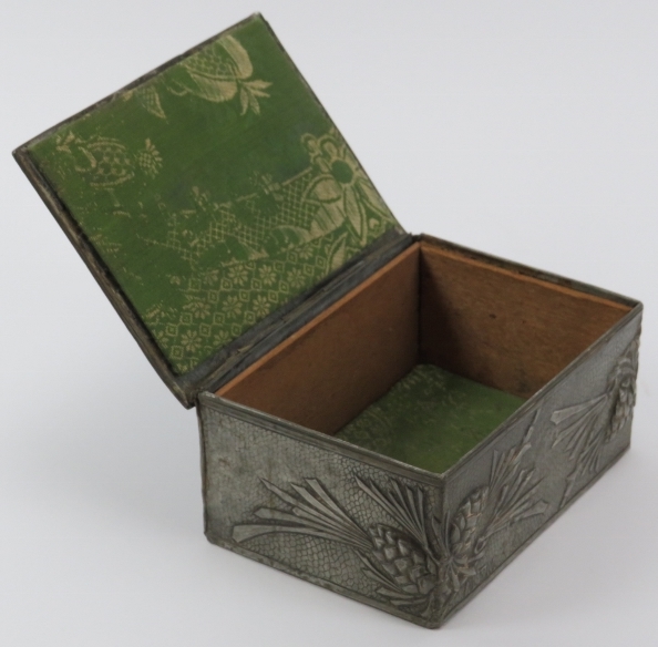 A rare Arts & Crafts pewter trinket box, early 20th century. Decorated in repoussé with a dragon and - Image 7 of 7