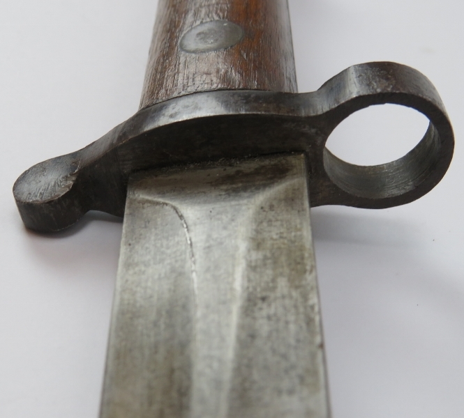 Militaria: An 1888 pattern bayonet, late 19th/early 20th century. ‘M’ struck to the hilt. 44.2 cm - Image 3 of 3