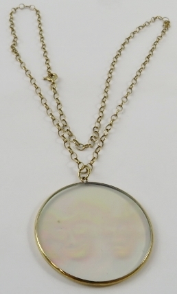 A 9ct yellow gold trace link chain with a novelty pendant inset a hologram depicting the Greek