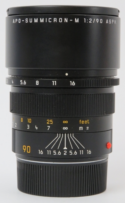 A Leica APO-Summicron-M 1:2 90mm ASPH camera lens. Leica case and additional lens cap (E39)