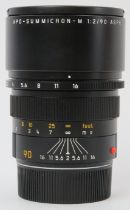 A Leica APO-Summicron-M 1:2 90mm ASPH camera lens. Leica case and additional lens cap (E39)