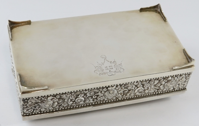 A highly ornate Indonesian silver presentation box with internal inscription. Marked UD 800 to base. - Image 3 of 4