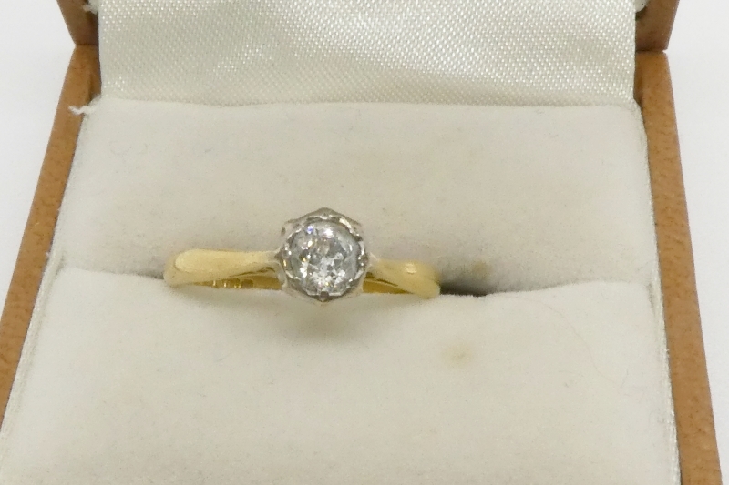 An old mine cut diamond single stone ring, illusion set in 18ct white and yellow gold, hallmarked - Image 5 of 5