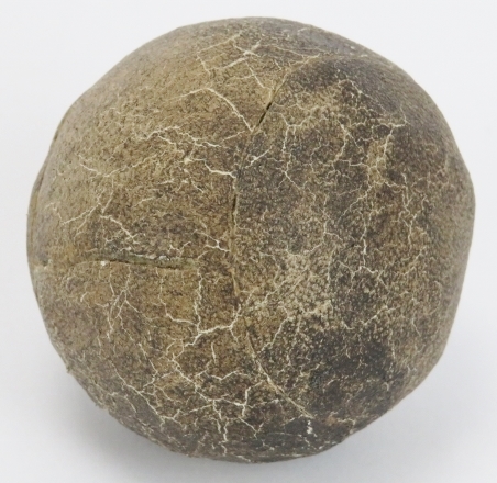 An antique feather golf ball, 19th century. Stitched leather exterior. 4.6 cm diameter. Condition - Image 2 of 3