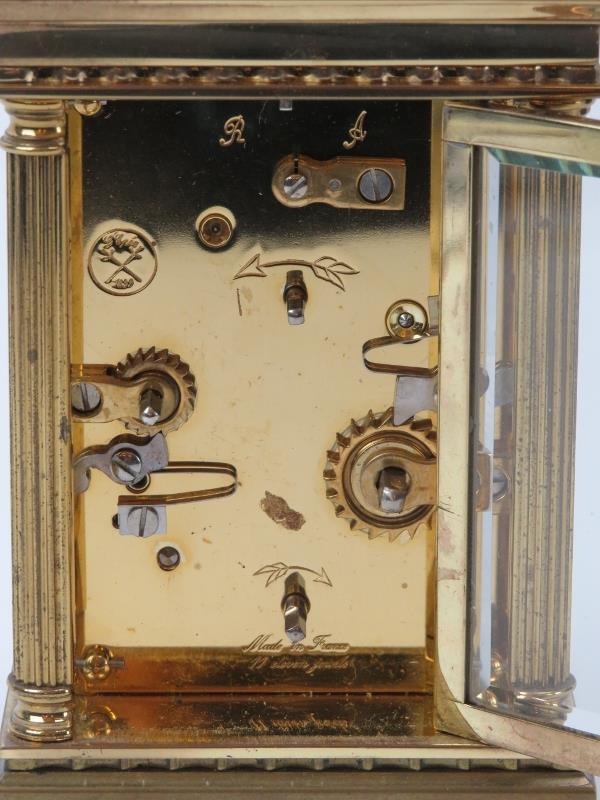 A French L'Epee brass carriage clock, 20th century. Frame with corner columns, dial signed ‘L’Epee - Image 4 of 6