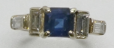 A white precious metal square sapphire and baguette cut diamond ring, the diamonds approximately 0. - Image 4 of 5