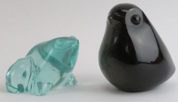 A carved silver obsidian figure of a bird and a Baccarat style glass frog. (2 items) Bird: 8.4 cm