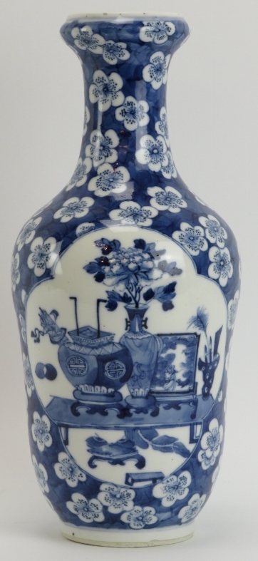 A Chinese blue and white porcelain vase, 19th century. Decorated with ‘Hundred Antiques’