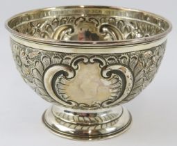 A small Edwardian silver rose bowl with floral and acanthus decoration. Hallmarked for Sheffield