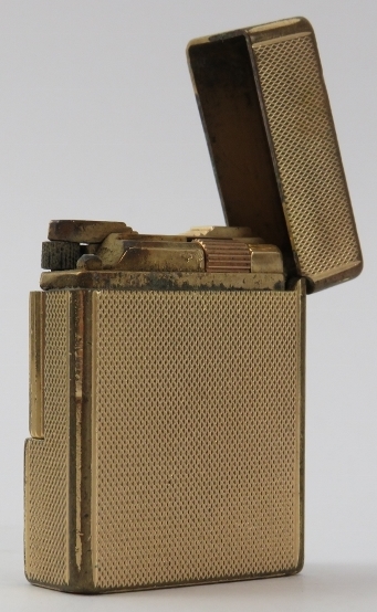 A group of vintage lighters. Makers include Ronson, S.T. Dupont, Dunhill and Colibri. (5 items). - Image 4 of 4