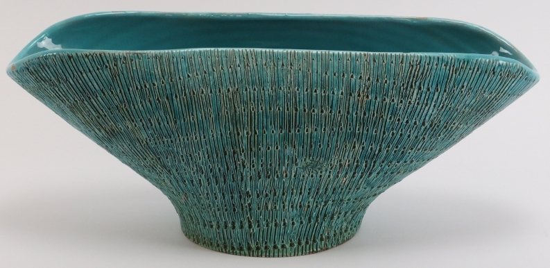 An Italian Aldo Londi for Bitossi turquoise studio pottery bowl, 20th century. With linear sgraffito - Image 2 of 3