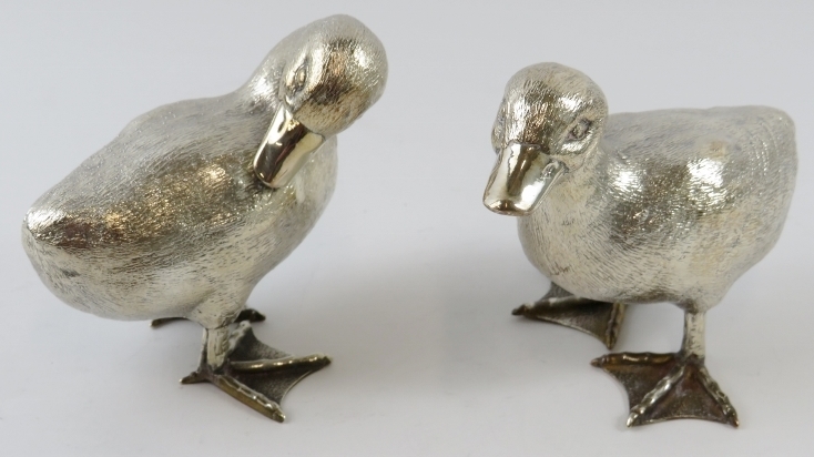 Pair of hollow silver duckling figures, limited edition 106/300, indistinctly signed. Marked 925